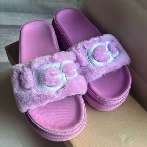 Ugg pink fur slides , Brand new women’s size 6